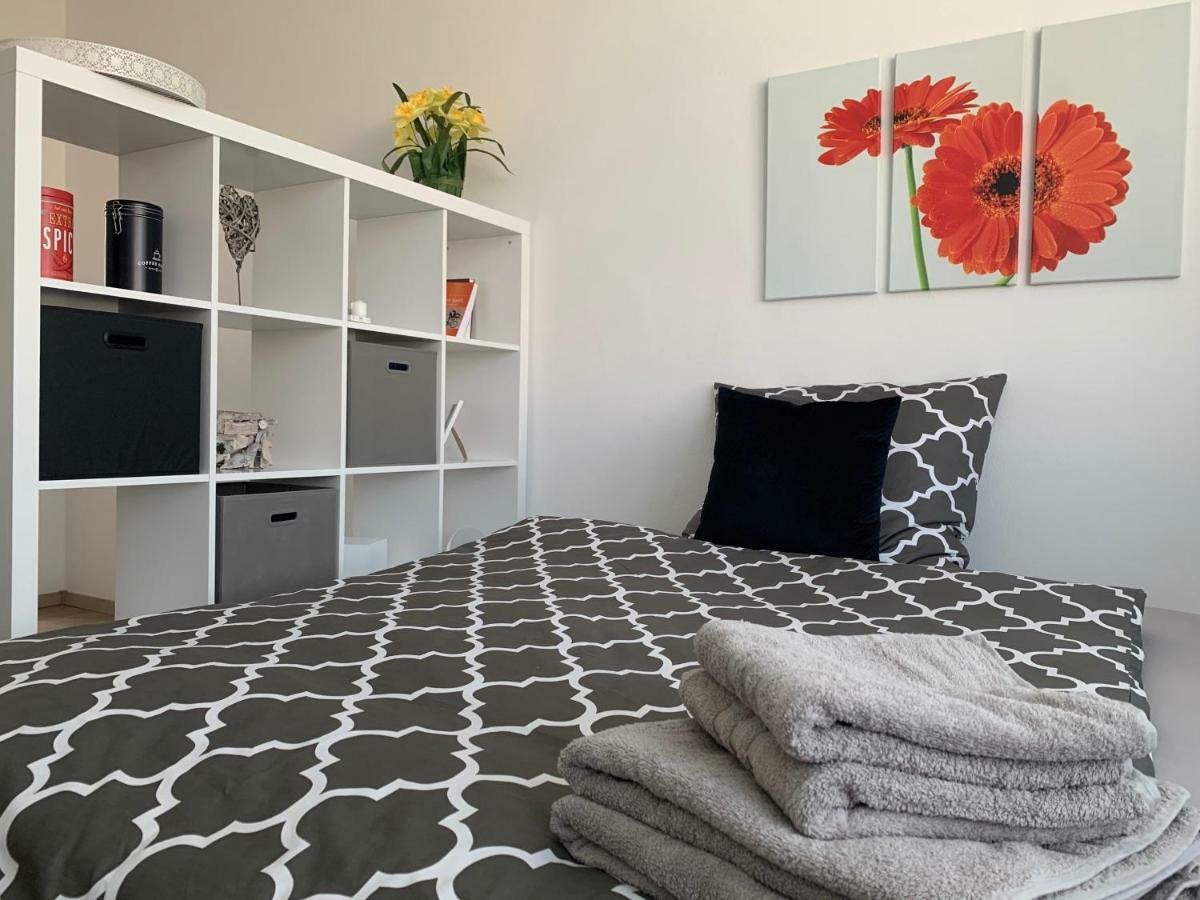 Moderner Bungalow, 20 Minuten Bis Hannover City, 24H Check-In Garbsen Buitenkant foto