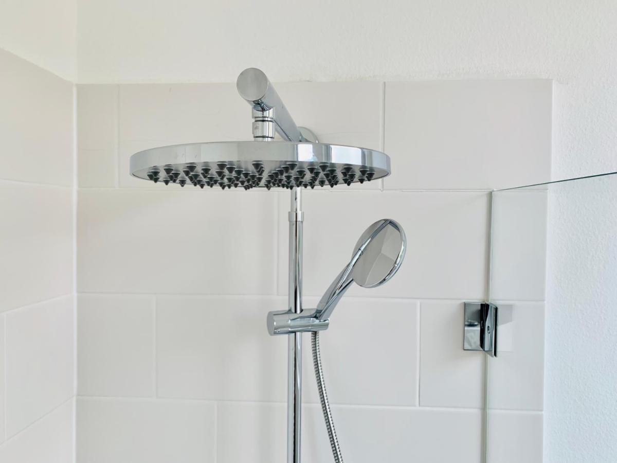 Moderner Bungalow, 20 Minuten Bis Hannover City, 24H Check-In Garbsen Buitenkant foto
